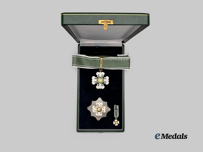 brazil,_republic._an_order_of_military_merit,_grand_officer_set_in_case,_c.1975_e_medals__m0332-35_3