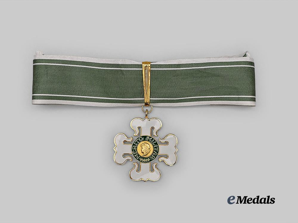brazil,_republic._an_order_of_military_merit,_grand_officer_set_in_case,_c.1975_e_medals__m0332-35_6