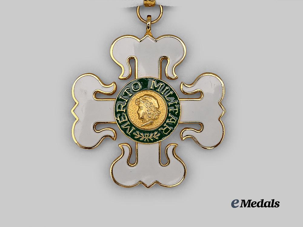 brazil,_republic._an_order_of_military_merit,_grand_officer_set_in_case,_c.1975_e_medals__m0332-35_7