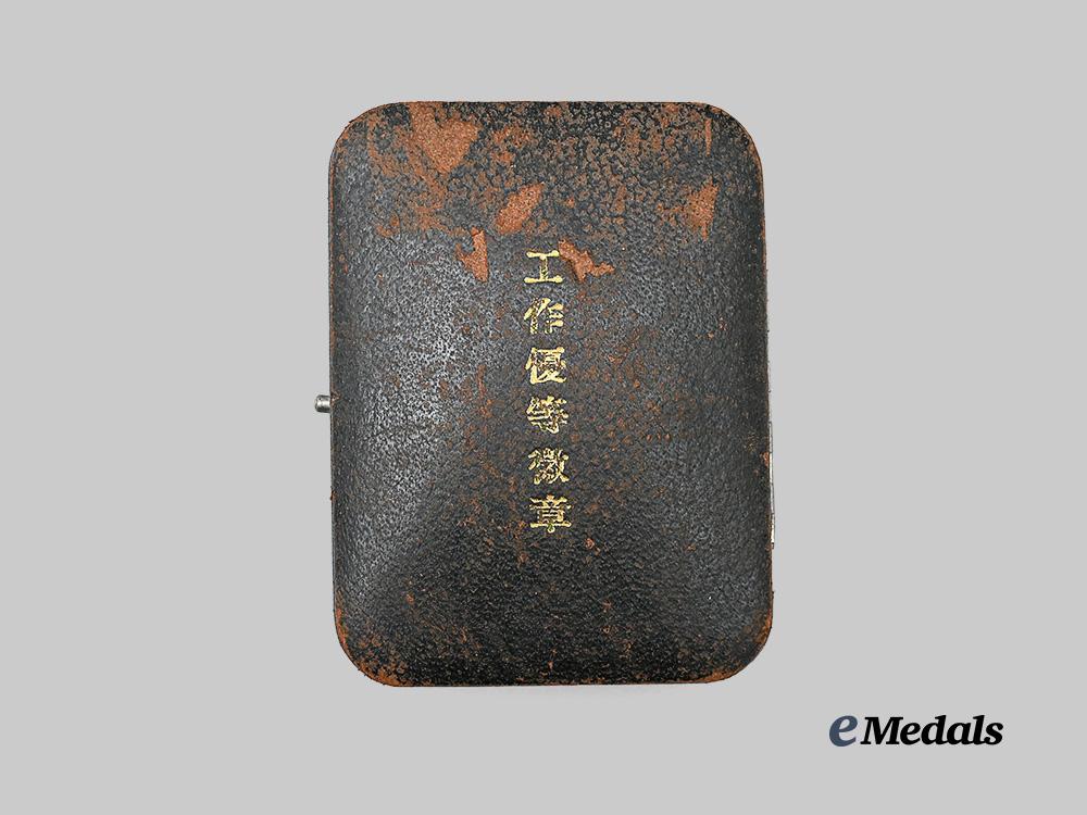 japan,_empire._a_naval_carpentry_badge,_i_class,_in_case_e_medals__m0332-56_5