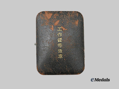 japan,_empire._a_naval_carpentry_badge,_i_class,_in_case_e_medals__m0332-56_5