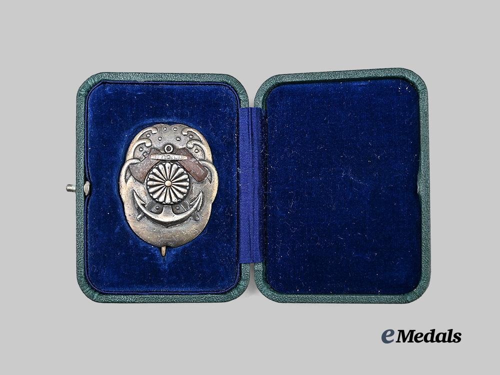 japan,_empire._a_naval_carpentry_badge,_i_class,_in_case_e_medals__m0332-56_6