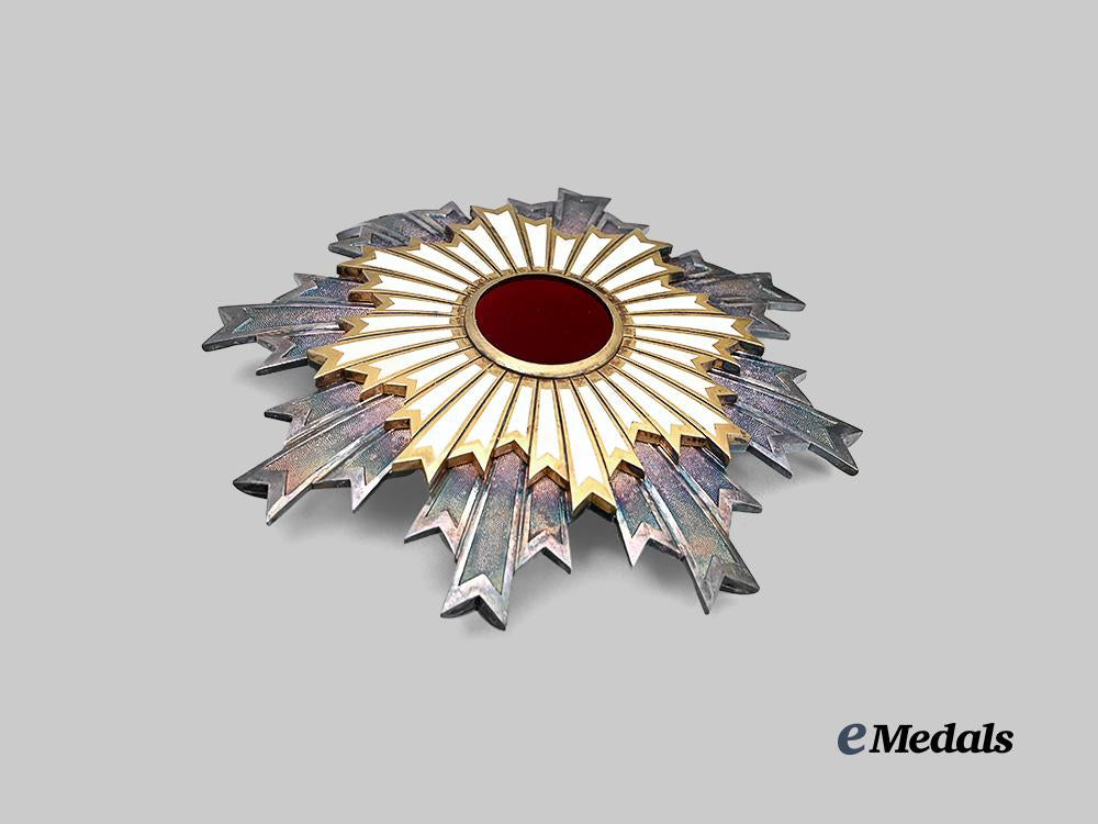 japan,_empire._an_order_of_the_rising_sun,_i_i_class_set_in_case_e_medals__m0332-58_12