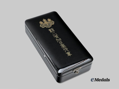 japan,_empire._an_order_of_the_rising_sun,_i_i_class_set_in_case_e_medals__m0332-58_3