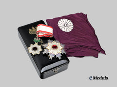 Japan, Empire. An Order of the Rising Sun, II Class Set in Case