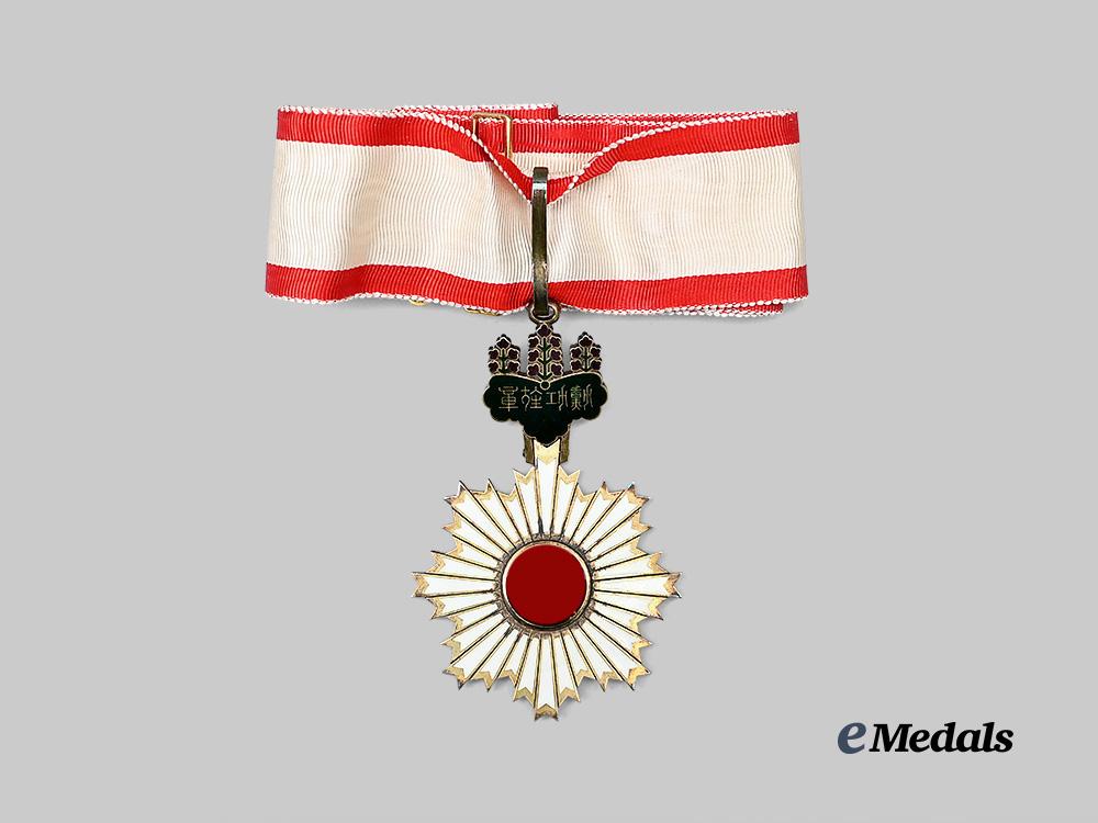 japan,_empire._an_order_of_the_rising_sun,_i_i_class_set_in_case_e_medals__m0332-58_7