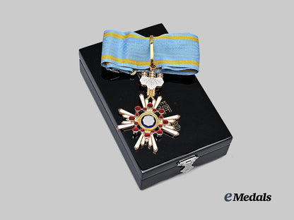 japan,_empire._a_post-2003_order_of_the_sacred_treasure,_commander_e_medals__m0332-60_4