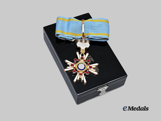 japan,_empire._a_post-2003_order_of_the_sacred_treasure,_commander_e_medals__m0332-60_4