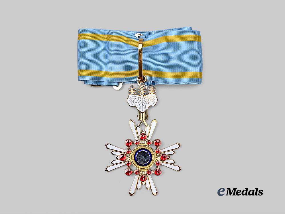 japan,_empire._a_post-2003_order_of_the_sacred_treasure,_commander_e_medals__m0332-60_5
