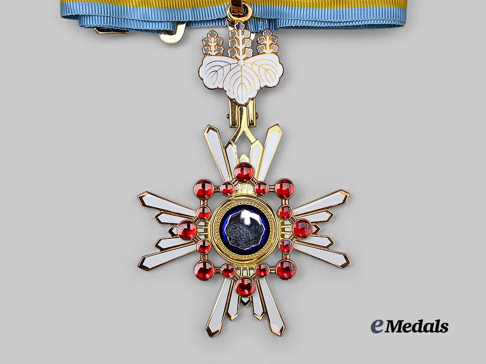 japan,_empire._a_post-2003_order_of_the_sacred_treasure,_commander_e_medals__m0332-60_6