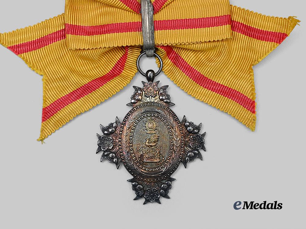 japan,_empire._an_order_of_the_sacred_crown,_v_i_i_i_class_e_medals__m0332-62_3