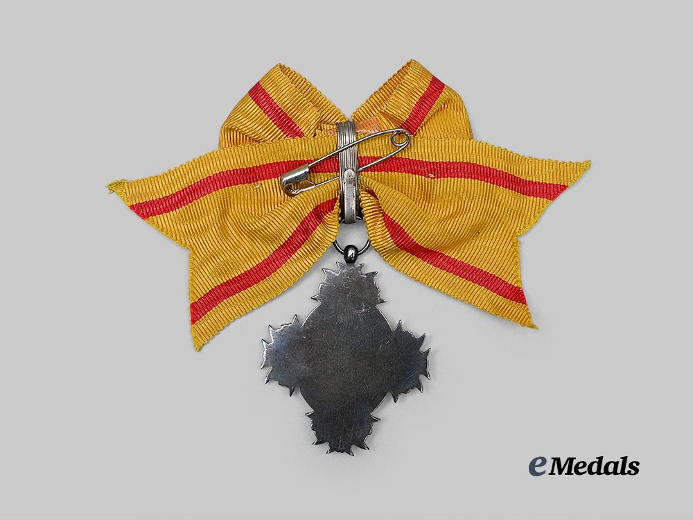 japan,_empire._an_order_of_the_sacred_crown,_v_i_i_i_class_e_medals__m0332-62_5