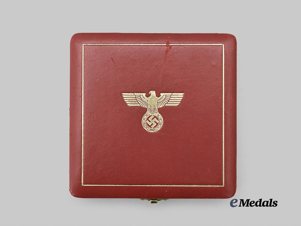 germany,_third_reich._an_order_of_the_german_eagle,_i_i_class_merit_cross_with_case,_by_gebrüder_godet_e_medals__m0334-28_2