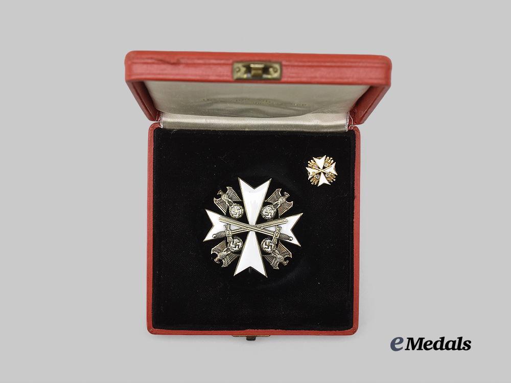germany,_third_reich._an_order_of_the_german_eagle,_i_i_class_merit_cross_with_swords_and_case,_by_gebrüder_godet_e_medals__m0334-29_3