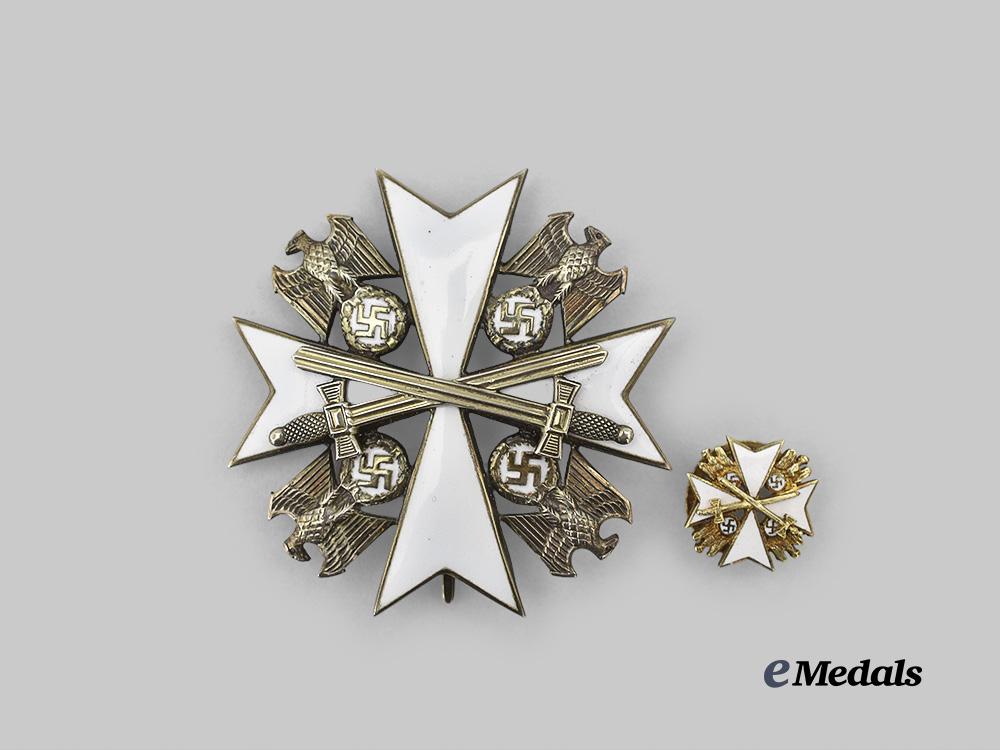 germany,_third_reich._an_order_of_the_german_eagle,_i_i_class_merit_cross_with_swords_and_case,_by_gebrüder_godet_e_medals__m0334-29_6