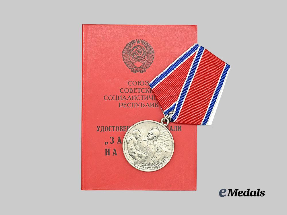 russia,_soviet_union._a_medal_for_courage_in_a_fire,_with_award_card,_mint_and_unissued_set_e_medals__m0367-81_2