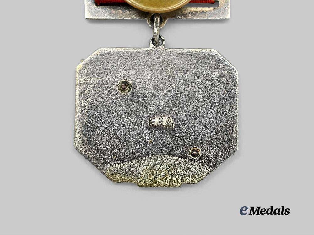 russia,_soviet_union._a_rare_badge_for_an_honoured_navigator_of_the_u_s_s_r,_by_the_moscow_mint_e_medals__m0367-86_5
