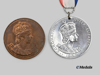 united_kingdom._a_lot_of_scarce_queen_elizabeth_i_i_coronation_decorations_e_medals__m0385-598_6