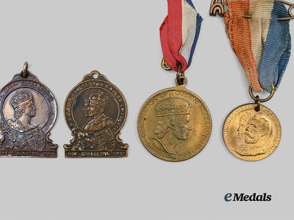 united_kingdom._a_lot_of_scarce_queen_elizabeth_i_i_coronation_decorations_e_medals__m0385-598_7