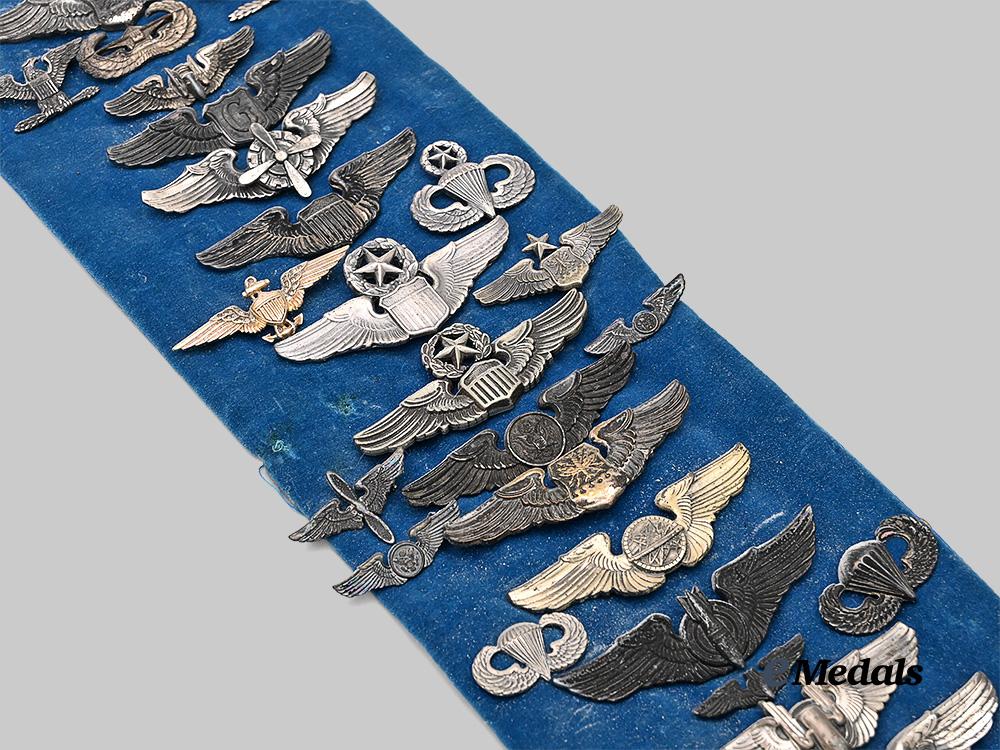 united_states._a_display_band_of_forty_one_second_war_american_wings_and_insignia_e_medals__m0432-259_4
