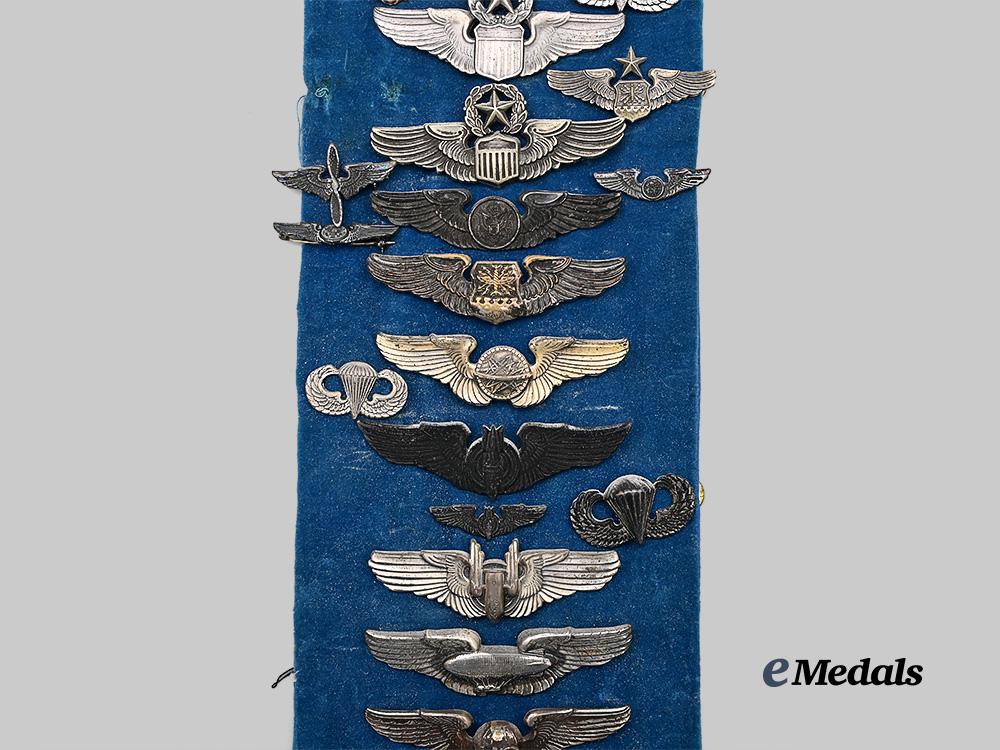 united_states._a_display_band_of_forty_one_second_war_american_wings_and_insignia_e_medals__m0432-259_7