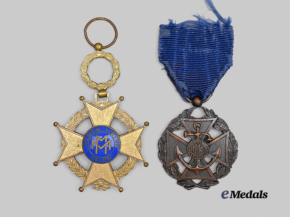 cuba,_republic._a_pair_of_naval_and_military_merit_decorations_e_medals__m0440-18_2