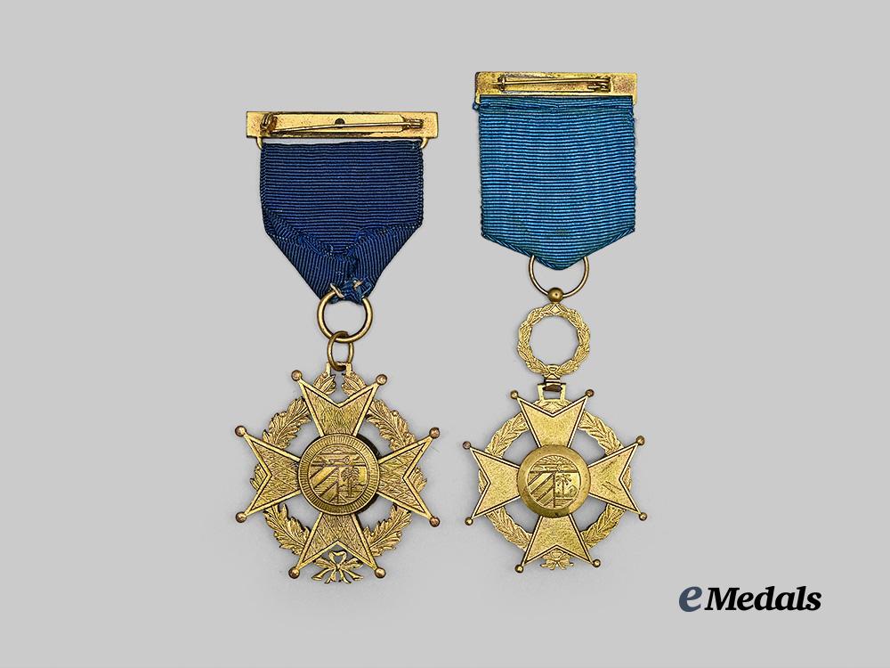 cuba,_republic._two_types_of_the_order_of_military_and_naval_merit_for_good_conduct,_fourth_class_e_medals__m0440-20_4
