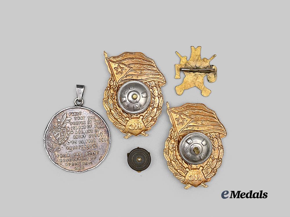 cuba,_republic_and_revolutionary_period._a_group_of_cuban_military_and_political_insignia_e_medals__m0440-2_3