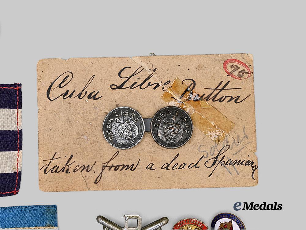 cuba,_republic._a_group_of_patriotic_and_organizational_insignia_e_medals__m0440-5_4