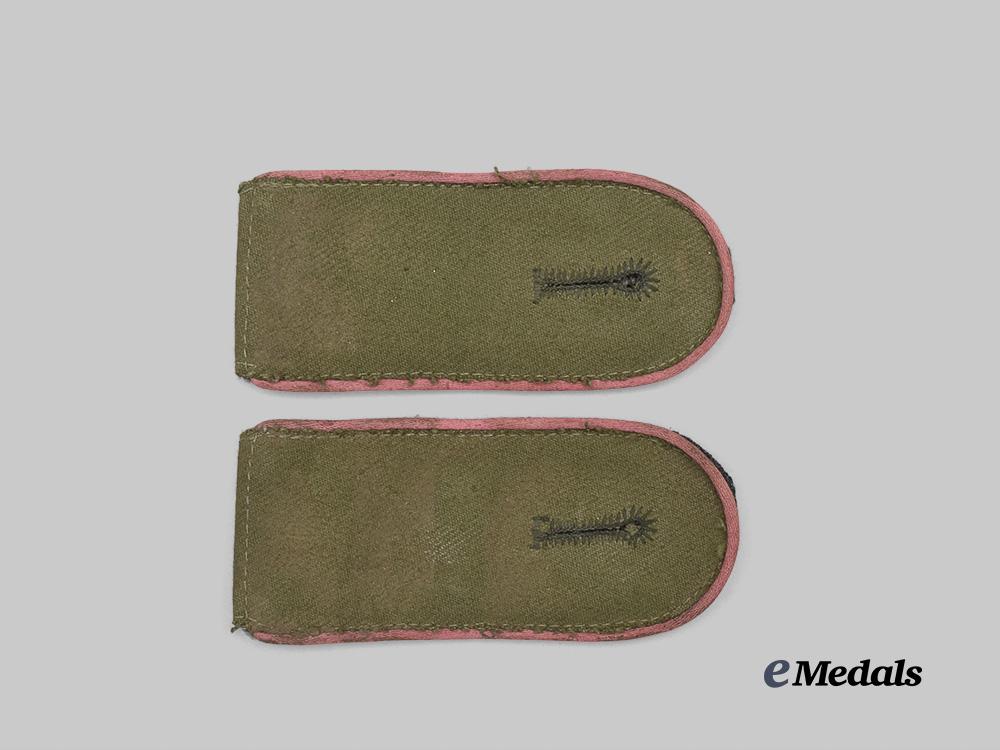 germany,_heer._a_set_of_tropical_panzer_troops_enlisted_ranks_shoulder_straps_e_medals__m0473-62_2