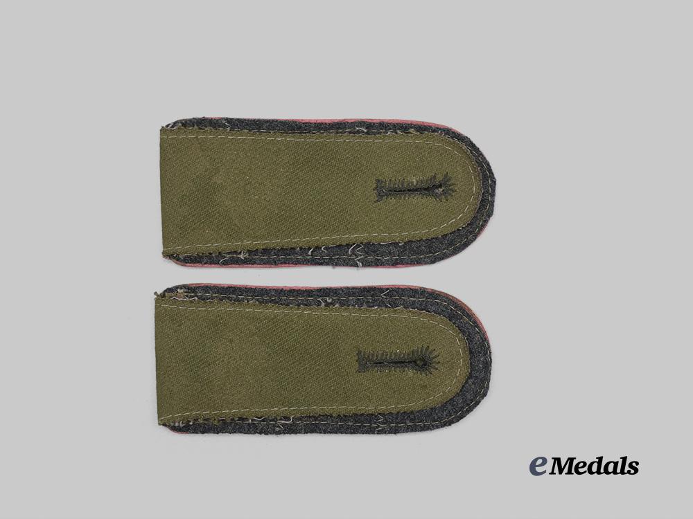 germany,_heer._a_set_of_tropical_panzer_troops_enlisted_ranks_shoulder_straps_e_medals__m0473-62_4