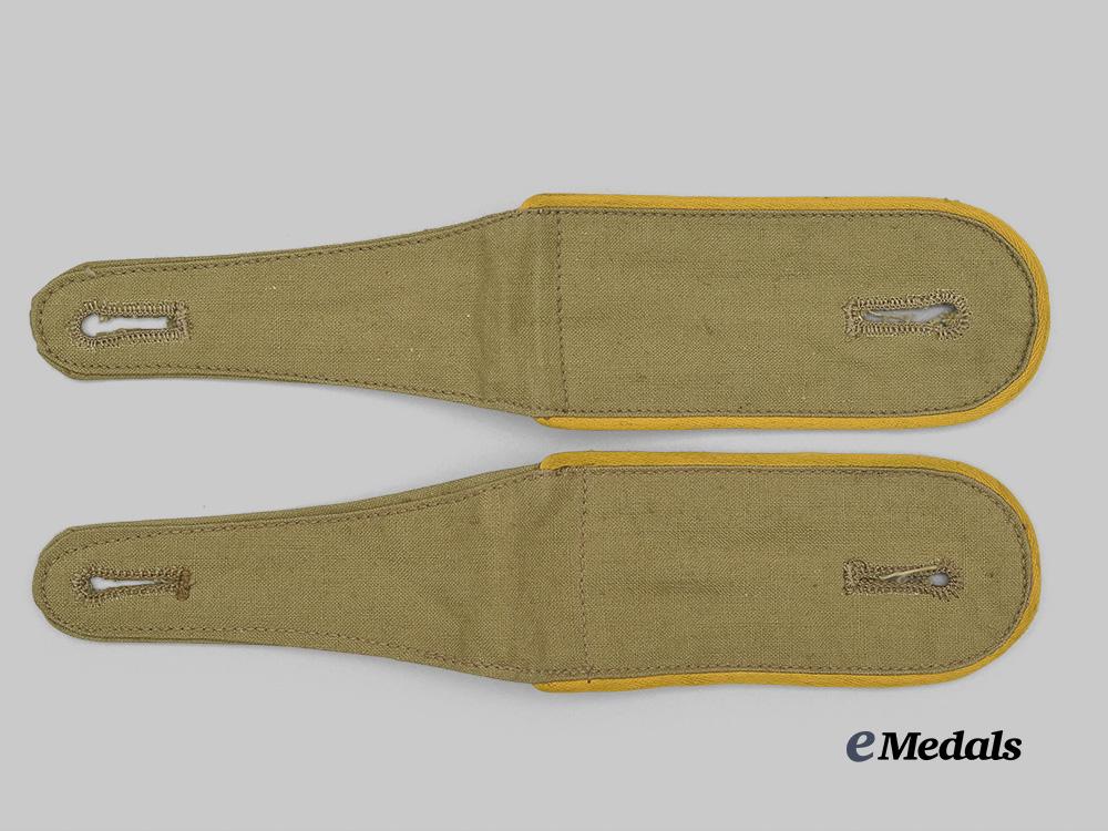 germany,_luftwaffe._a_set_of_flight_personnel/_fallschirmjäger_enlisted_ranks_tropical_shoulder_straps_e_medals__m0473-65_3