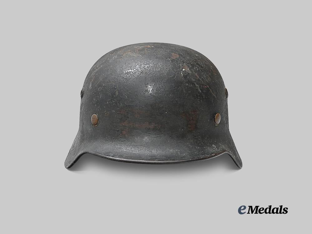 germany,_wehrmacht._an_m35_stahlhelm,_refurbished_example_e_medals__m0507-61_2