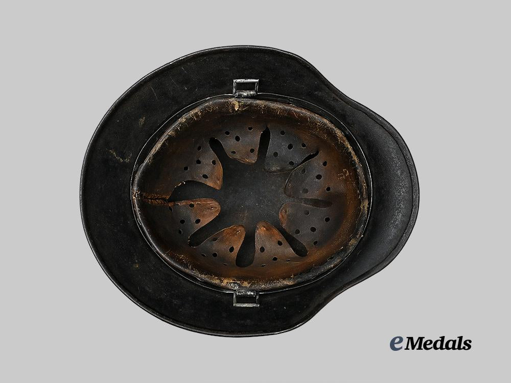 germany,_wehrmacht._an_m35_stahlhelm,_refurbished_example_e_medals__m0507-61_9
