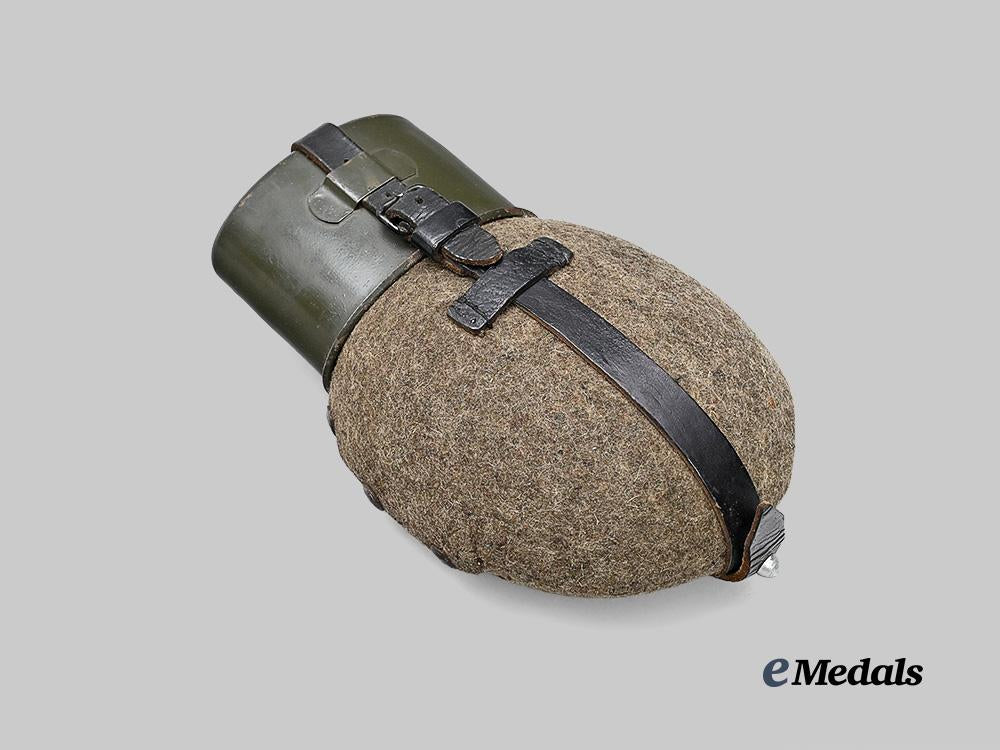 germany,_wehrmacht._an_m42_canteen_and_cup,_by_süddeutsche_metallwarenfabrik_e_medals__m0507-62_3