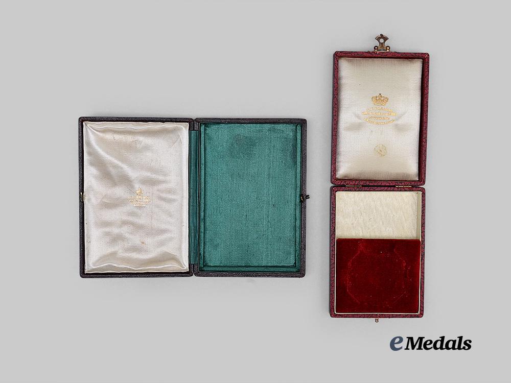 europe._a_pair_of_order&_decoration_cases_of_issue_e_medals__m0603-19_2