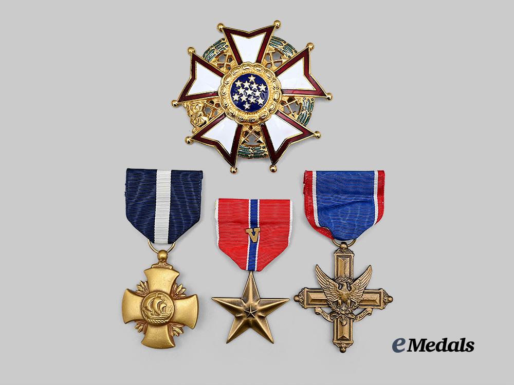 united_states._four_decorations&_awards_in_case_e_medals__m0614-64_4