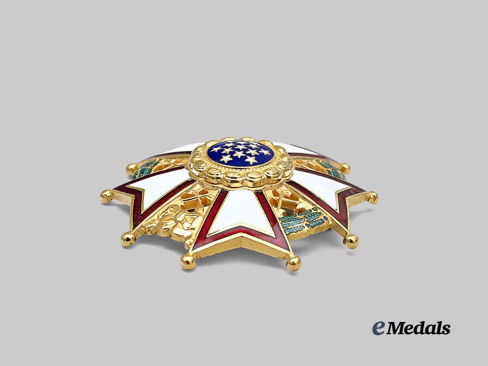 united_states._four_decorations&_awards_in_case_e_medals__m0614-64_7