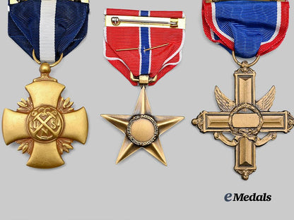 united_states._four_decorations&_awards_in_case_e_medals__m0614-64_9