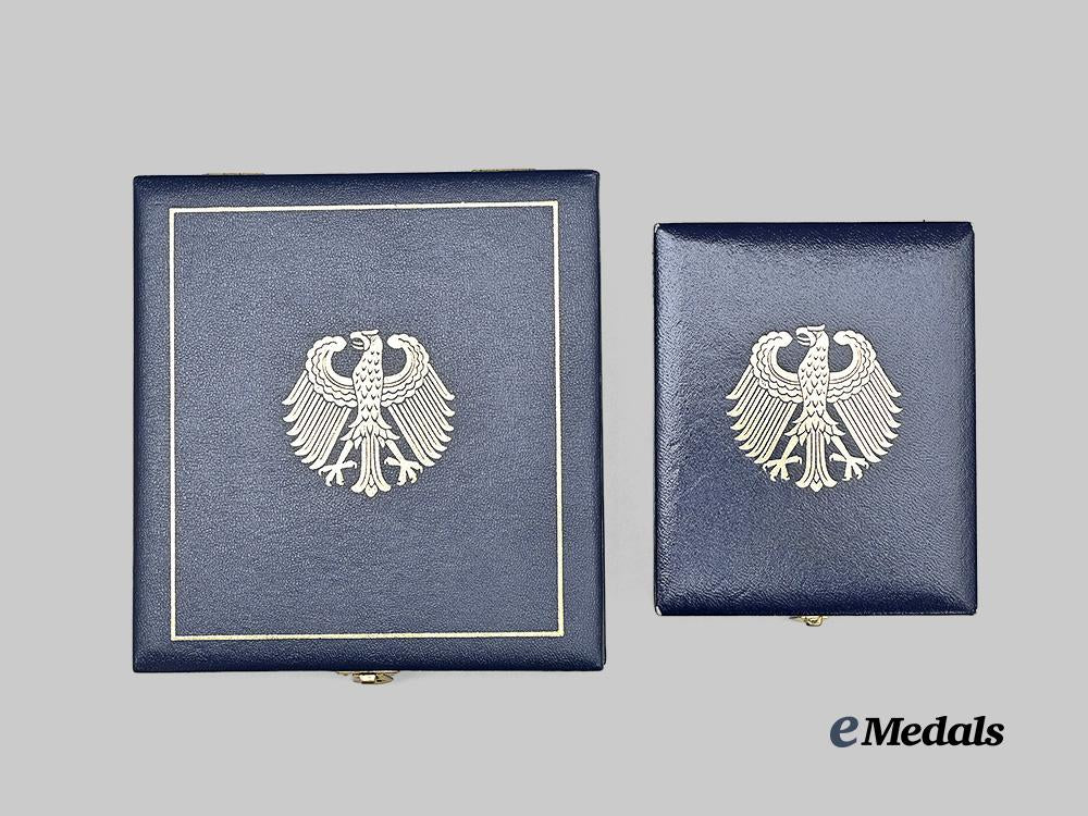 germany,_federal_republic._a_pair_of_orders_of_merit_e_medals__m0614-88_2