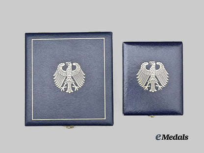 germany,_federal_republic._a_pair_of_orders_of_merit_e_medals__m0614-88_2