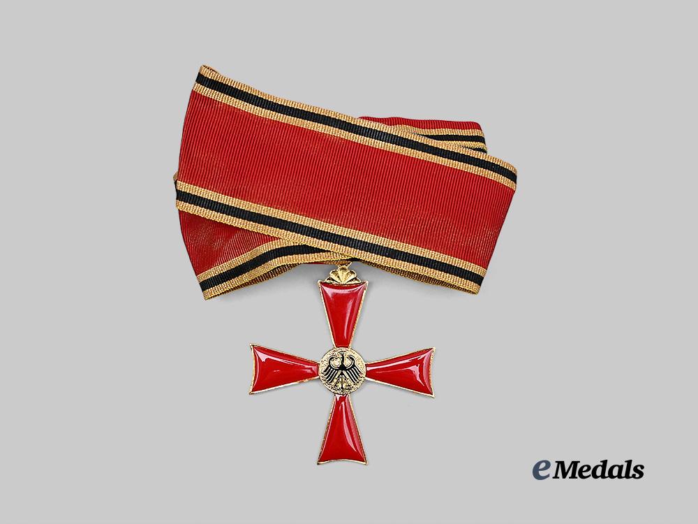 germany,_federal_republic._a_pair_of_orders_of_merit_e_medals__m0614-88_8
