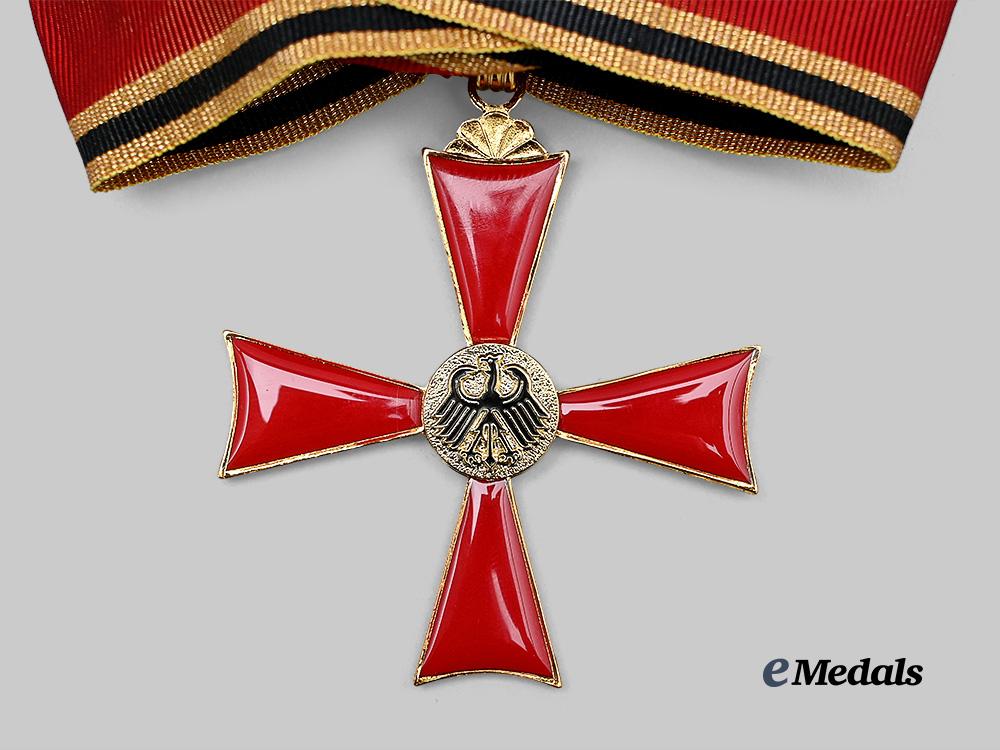 germany,_federal_republic._a_pair_of_orders_of_merit_e_medals__m0614-88_9