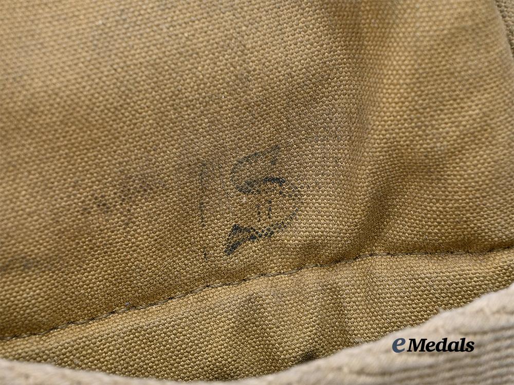 canada,_commonwealth._a_second_war_pilot’s_seat_parachute,_by_switlik_canada_parachute_ltd,1942_e_medals__m0625-147_11