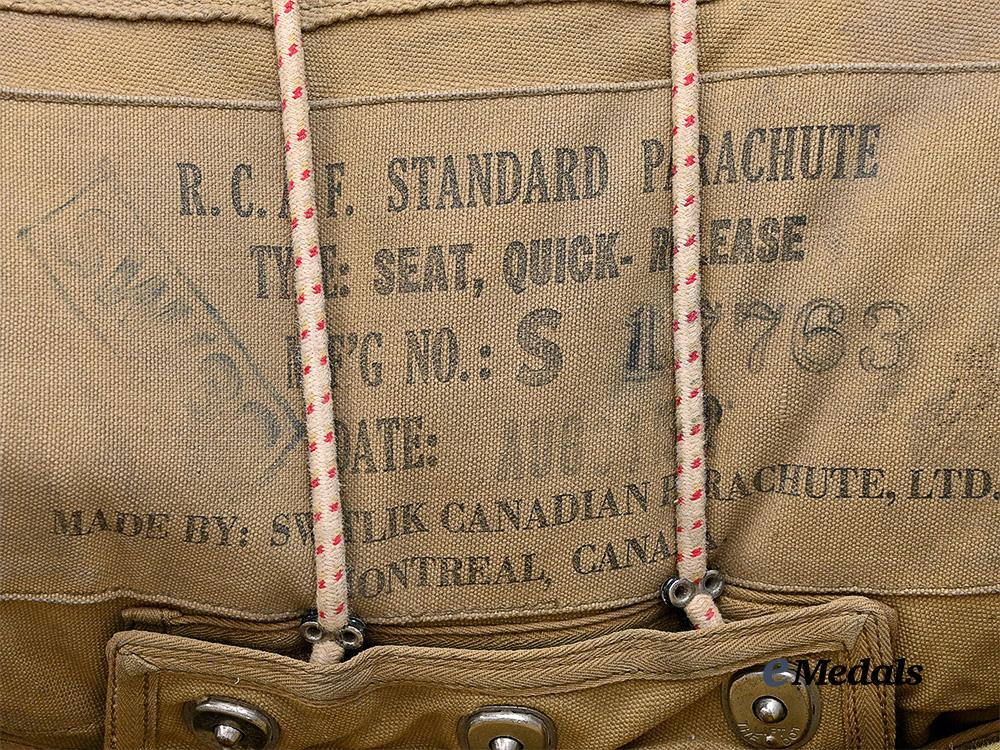 canada,_commonwealth._a_second_war_pilot’s_seat_parachute,_by_switlik_canada_parachute_ltd,1942_e_medals__m0625-147_12