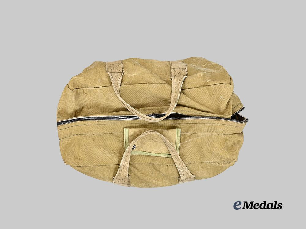canada,_commonwealth._a_second_war_pilot’s_seat_parachute,_by_switlik_canada_parachute_ltd,1942_e_medals__m0625-147_3