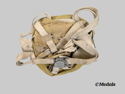 canada,_commonwealth._a_second_war_pilot’s_seat_parachute,_by_switlik_canada_parachute_ltd,1942_e_medals__m0625-147_4