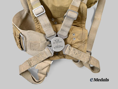 canada,_commonwealth._a_second_war_pilot’s_seat_parachute,_by_switlik_canada_parachute_ltd,1942_e_medals__m0625-147_6