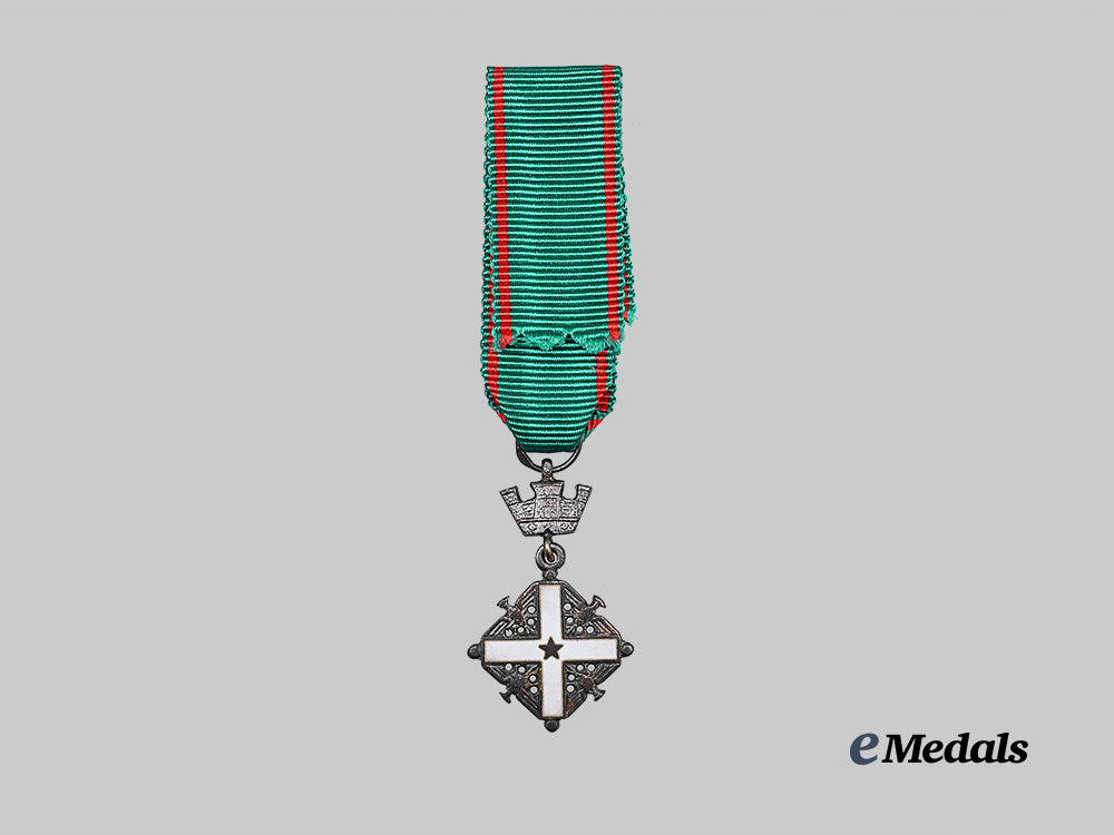 italy,_republic._an_order_of_the_republic_of_italy,_knight_in_case_e_medals__m0625-163_13