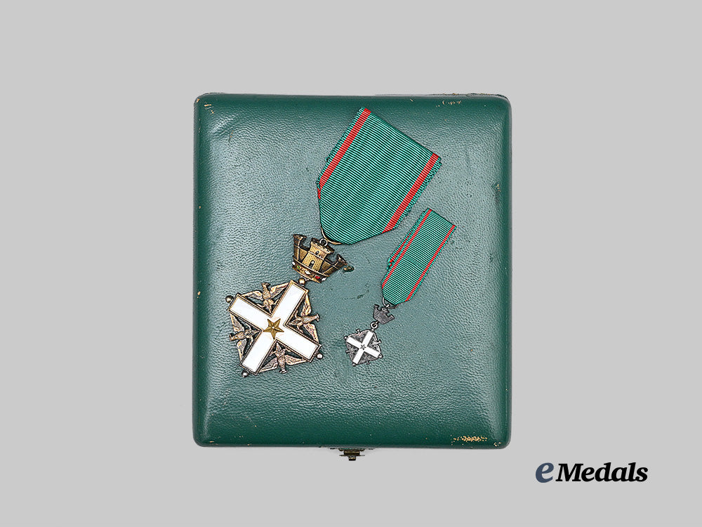 italy,_republic._an_order_of_the_republic_of_italy,_knight_in_case_e_medals__m0625-163_5